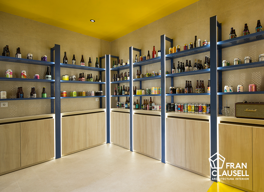 Reforma integral en local comercial de venta de cerveza artesanal, situado en casco histórico de Castellón.